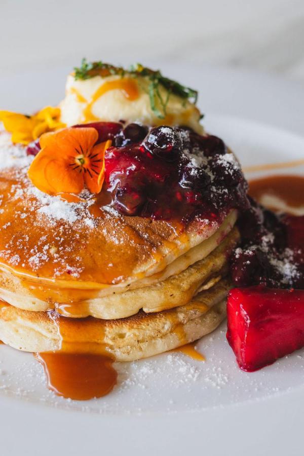 Oval Hotel At Adelaide Oval المظهر الخارجي الصورة Pancakes with fruit
